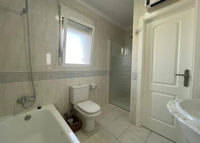 Casa Olivia دينايا